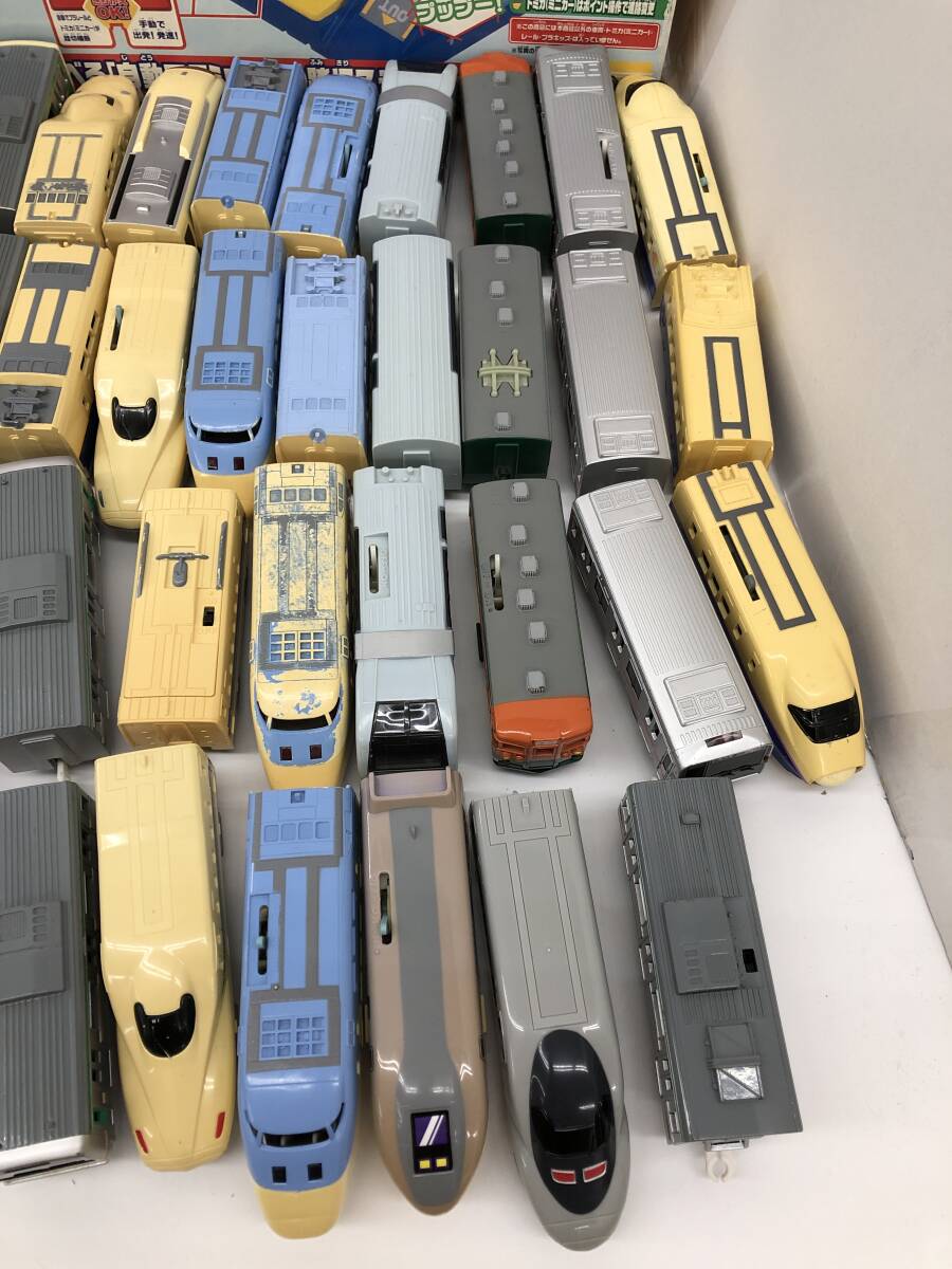 T251126-12O/ プラレール 新幹線 電車等 まとめ 踏切ステーション E5系はやぶさ E6系こまち 500系こだま N700系 他 タカラトミー Plarail_画像2