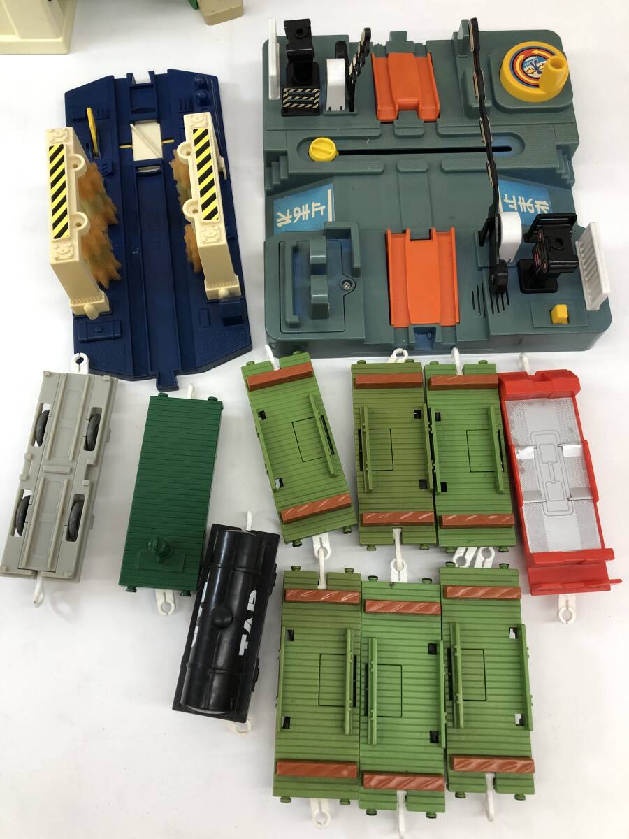 T251126-12O/ プラレール 新幹線 電車等 まとめ 踏切ステーション E5系はやぶさ E6系こまち 500系こだま N700系 他 タカラトミー Plarail_画像4