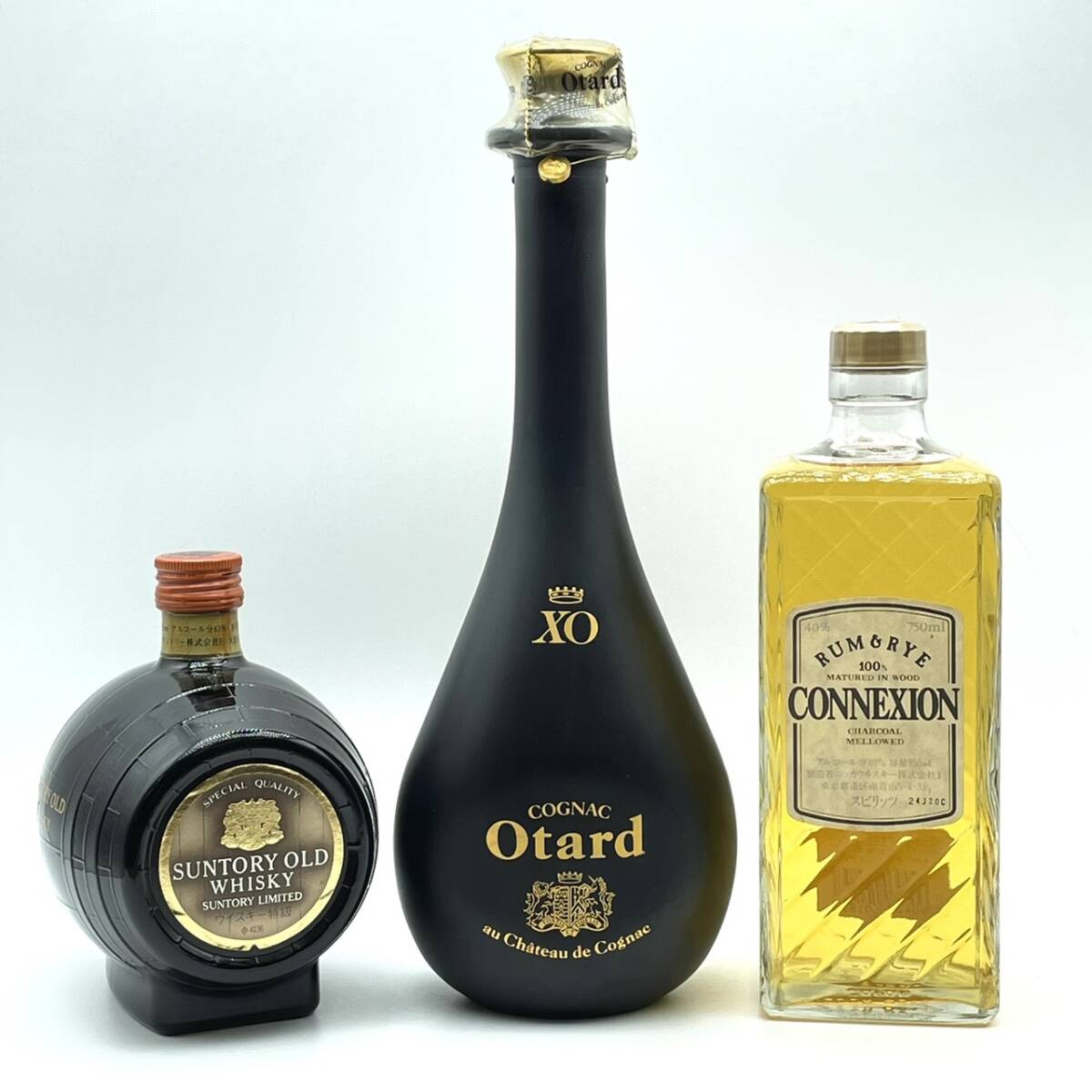 25札/A019367-1/NN3000/K121-401/【千葉県内のみ発送】酒 3本まとめ SUNTORY OLD WHISKY 樽型ボトル/Otard XO COGNAC/CONNEXION RUM&RYE_画像1