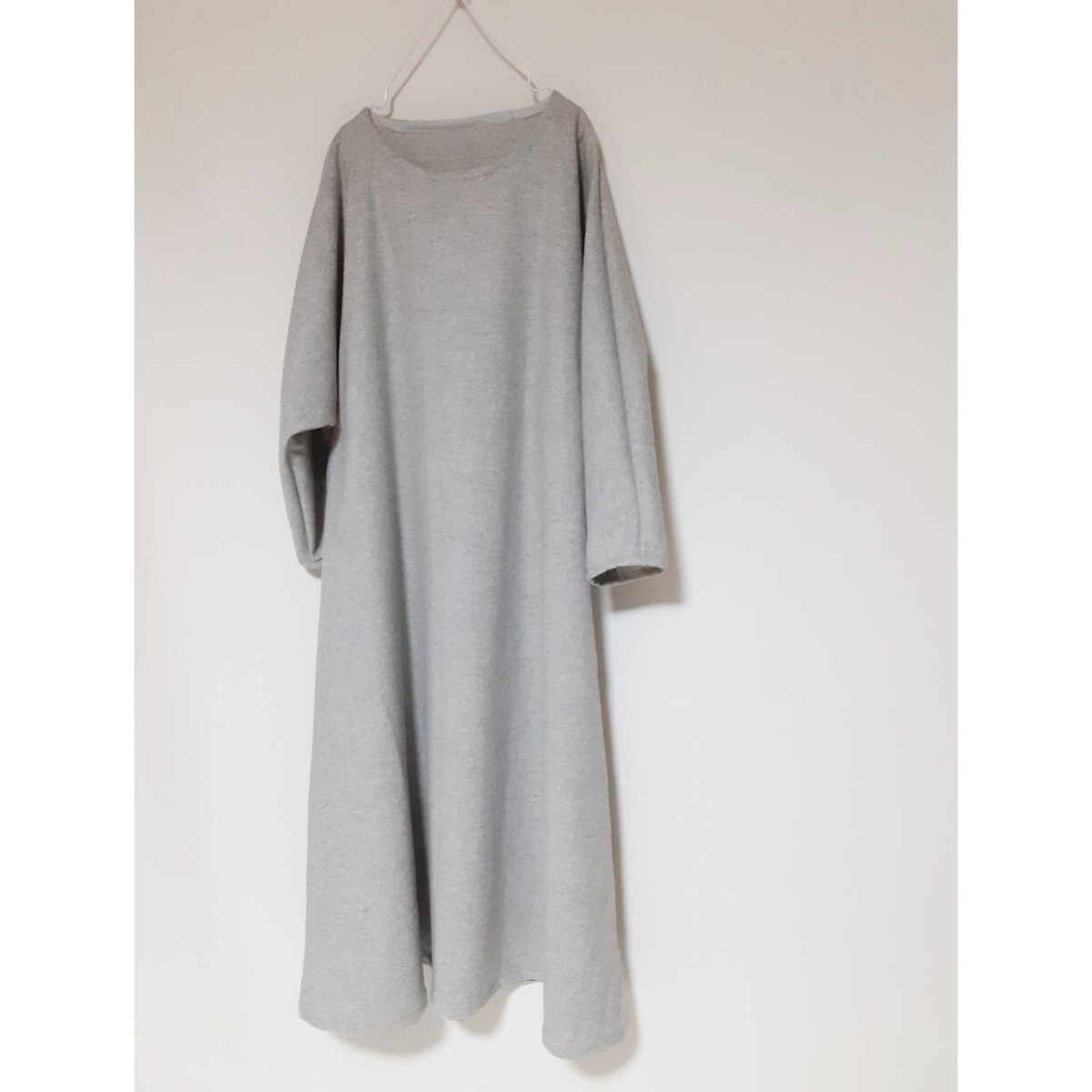 ハンドメイド　大きいsize　シンプル　Aラインワンピース　ライトグレー_画像2