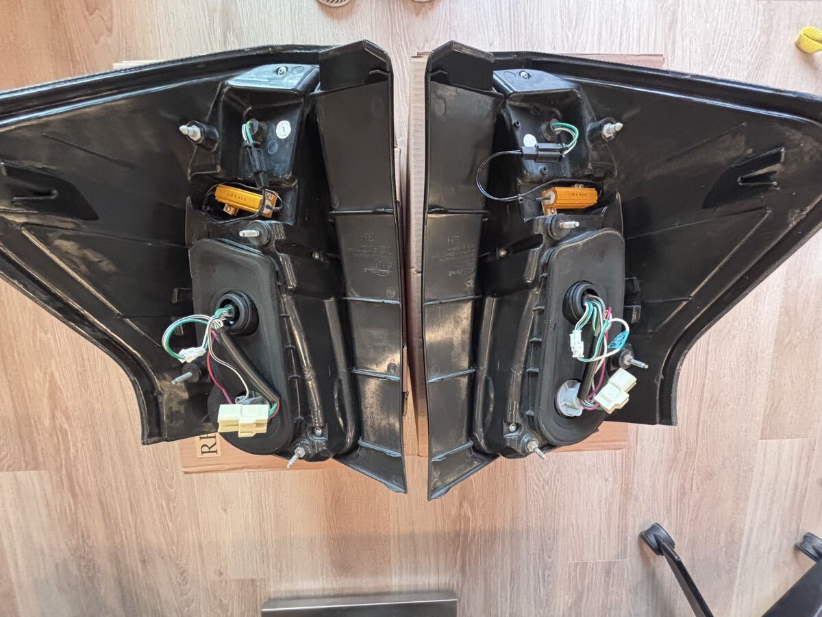 プリウスα LEDテールランプスモークブラック(レヴィーア製) シーケンシャルウインカー(流れる)では有りません_画像3