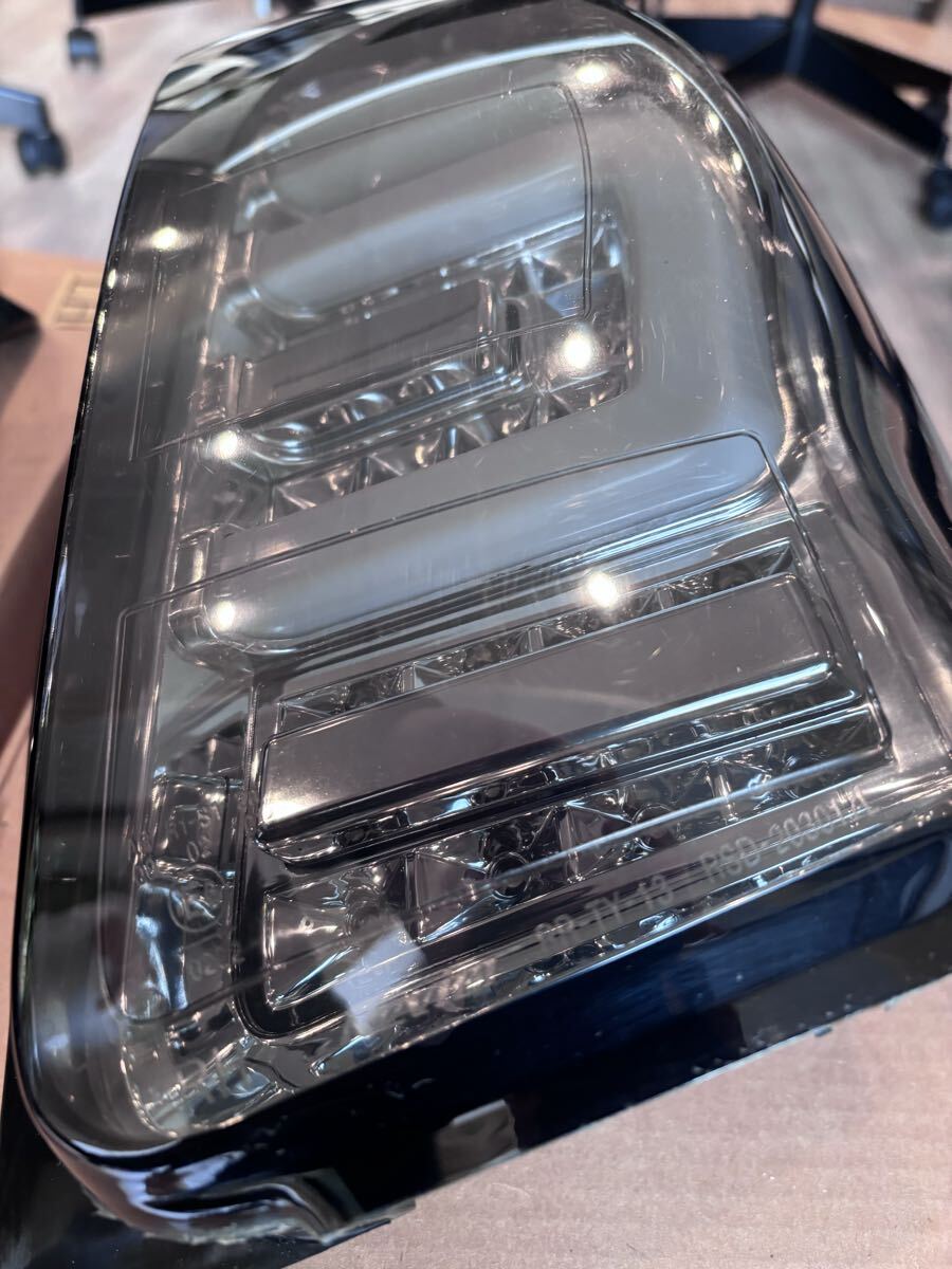 プリウスα LEDテールランプスモークブラック(レヴィーア製) シーケンシャルウインカー(流れる)では有りません_画像5
