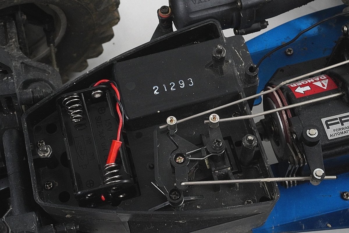 ★ TAMIYA タミヤ 1/8 エンジンRC モンスタートラック テラクラッシャー / タミヤ純正 レシーバー / エンジンなど搭載 【同梱不可】_画像4