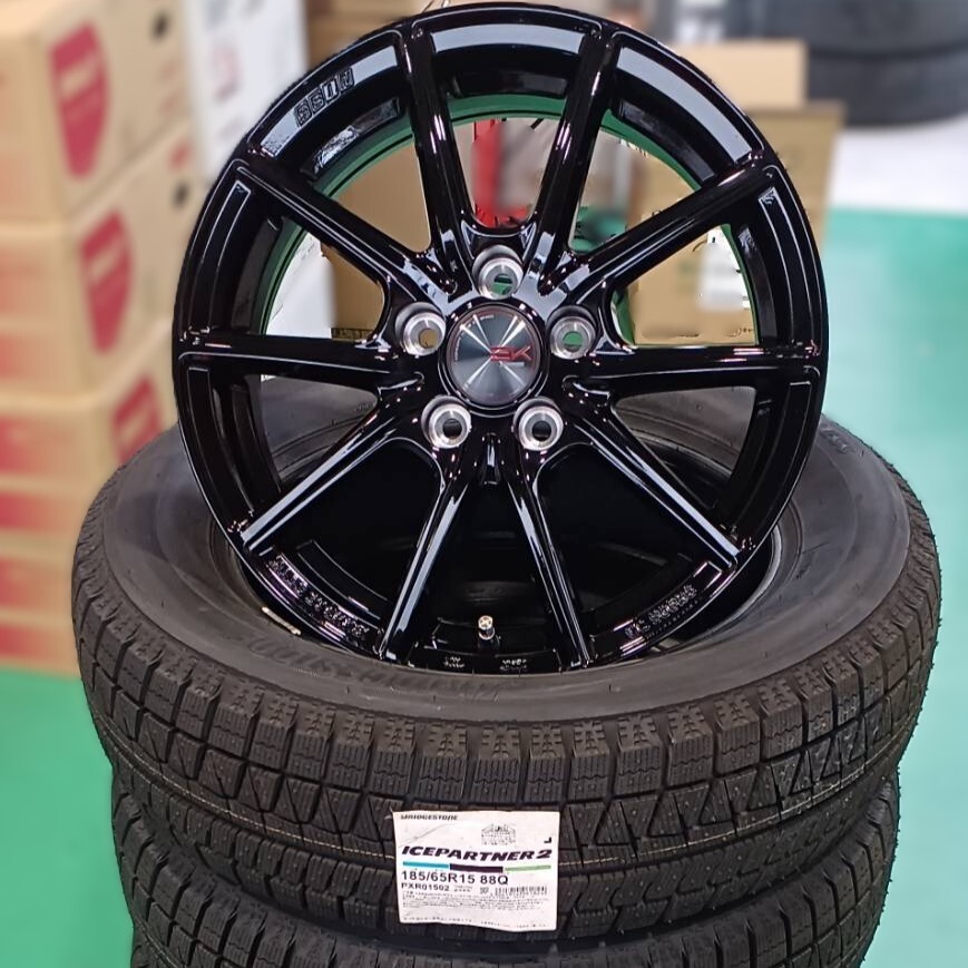 185/65R15 88Q ブリヂストン 新品 国産 スタッドレス タイヤ & アルミホイール 新品 4本セット 新型 シエンタ 5穴_画像1