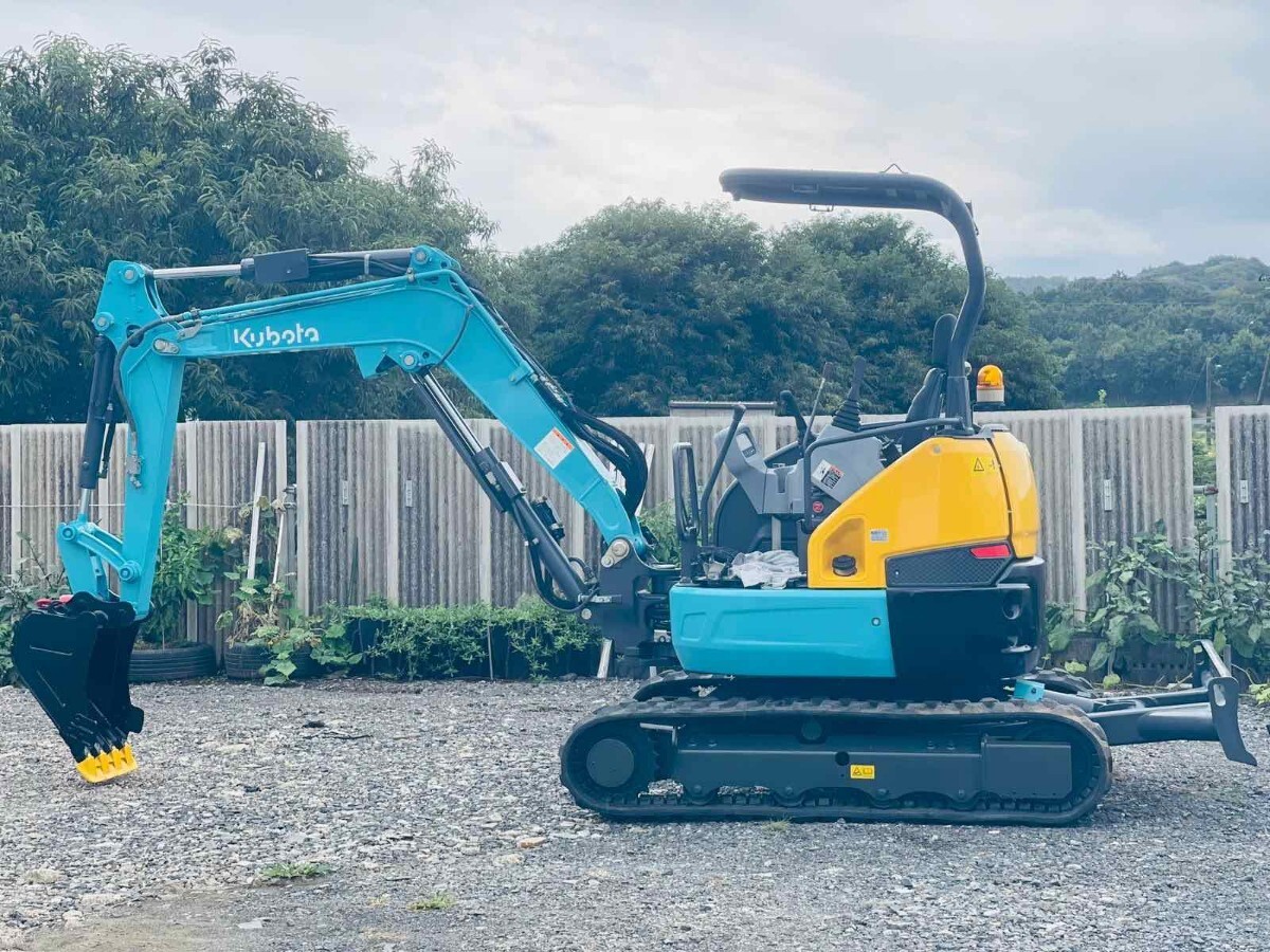 # Kubota KUBOTA #U-30-6 # Mini гидравлический экскаватор ( Mini Yumbo )# механизм масса :2,990kg # машина body масса :2,270Kg # гидравлический трубы # час 1210h #2016 год 