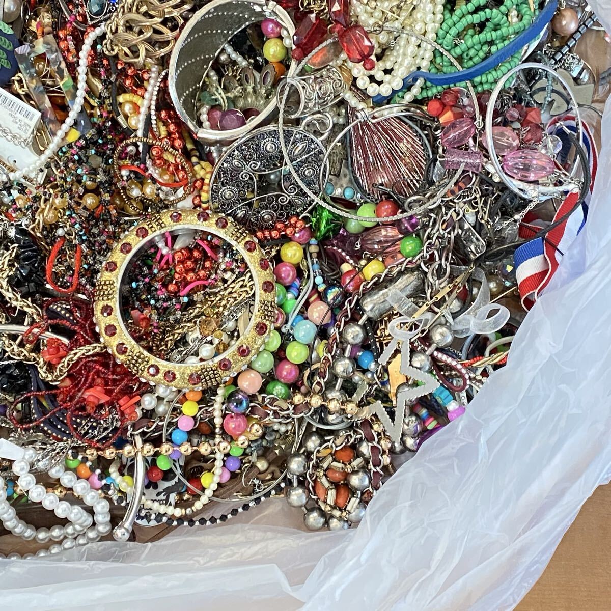 大量　まとめ売り　ジャンク　未選別　アクセサリー色々②　約10.1㎏　ネックレス　イヤリング　ブレスレット　その他_画像9