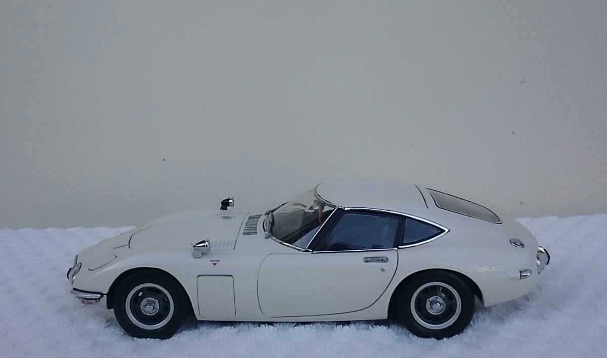 エブロ 1/24 EBBRO ライト、ボンネット、左右扉ドア、リヤハッチ開閉あり トヨタ 2000GT ミニカー TOYOTA 車プラモデルサイズ_画像8