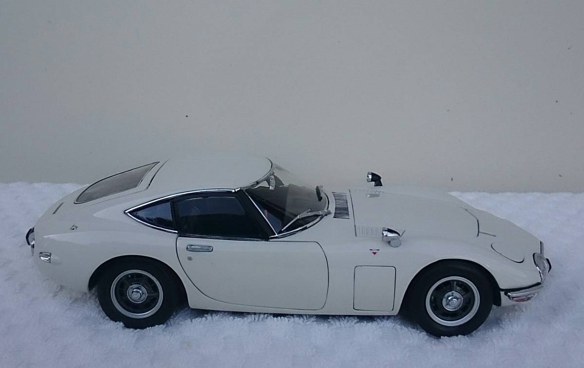 エブロ 1/24 EBBRO ライト、ボンネット、左右扉ドア、リヤハッチ開閉あり トヨタ 2000GT ミニカー TOYOTA 車プラモデルサイズ_画像3