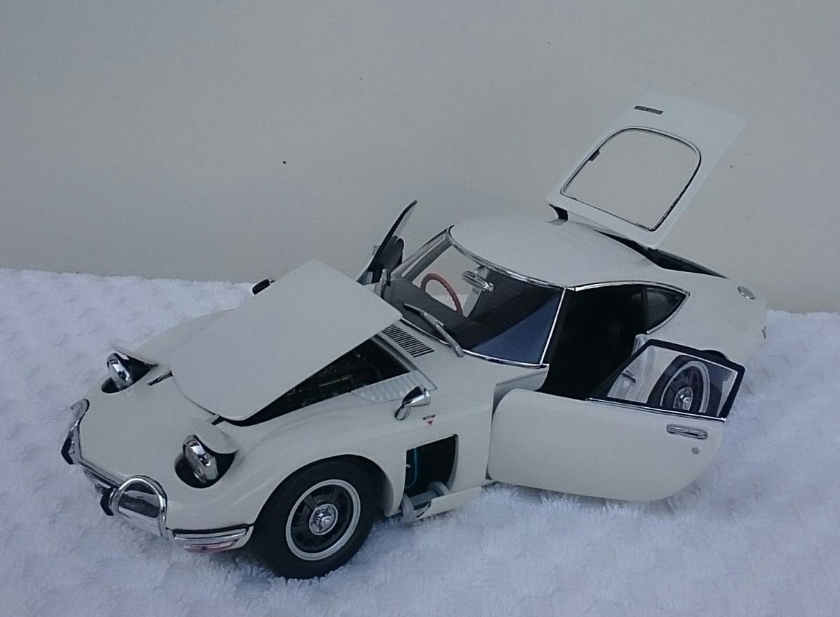 エブロ 1/24 EBBRO ライト、ボンネット、左右扉ドア、リヤハッチ開閉あり トヨタ 2000GT ミニカー TOYOTA 車プラモデルサイズ_画像1