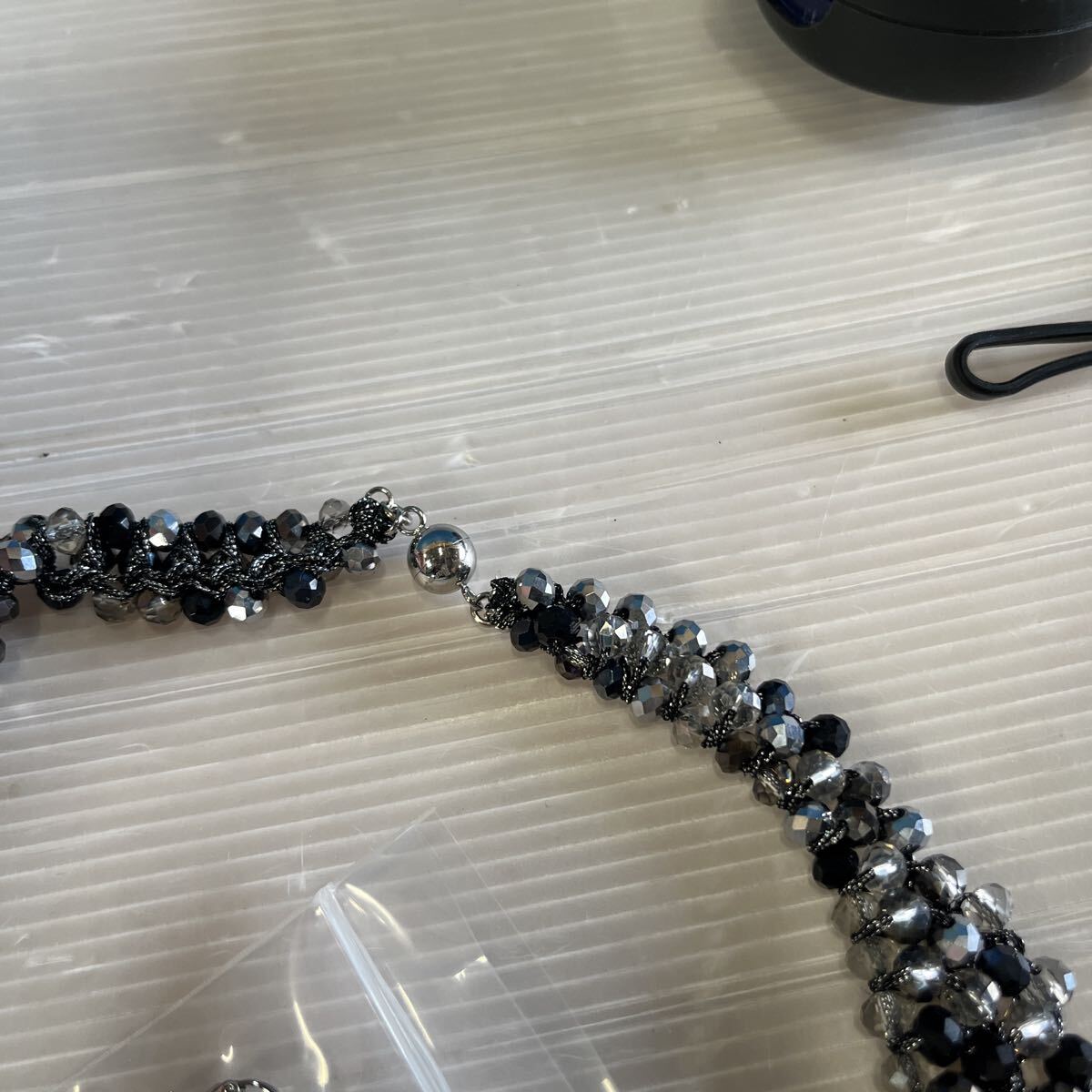 モノトーン クレオパトラネックレス イヤリング セット ヴァネット キラキラ 黒ベース アクセサリー 購入時の袋のまま ネックレス _画像5