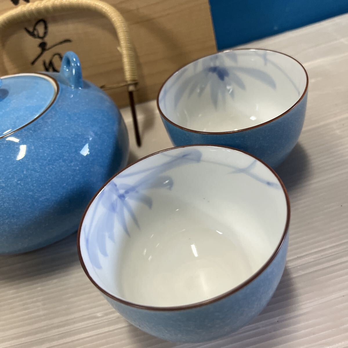 茶器セット 急須 湯呑 5客 セット セット売り 茶道具 煎茶道具 有田焼 茶器揃 湯呑み 和食器 茶器 幸山窯 木箱入り 木箱 保管品_画像3