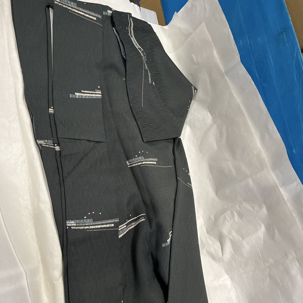 着物 和装 洗える着物 小紋 おしゃれ 小桜模様 緑色系 暗緑色 薄手 裏地白 未着用 仕立て糸あり 保管品_画像8