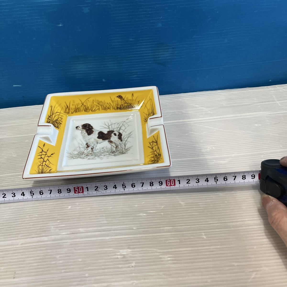 アッシュトレイ 灰皿 陶器 小物入れ コレクション インテリア 飾り 犬 イングリッシュコッカースパニエル 鳥 白と黄色 かっこいい 保管品_画像2