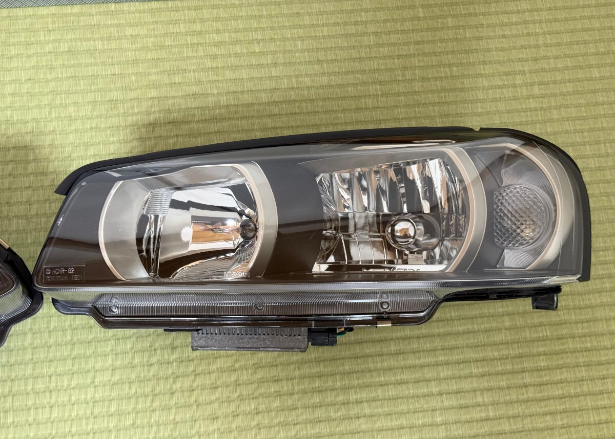 美品 黄ばみ無 NISSAN R34 ER34 HR34 ENR34 BNR34 GT-R GTR 日産 スカイライン 純正 前期 HID ヘッドライト 左右 セット ICHIKOH 1601 ②_画像2