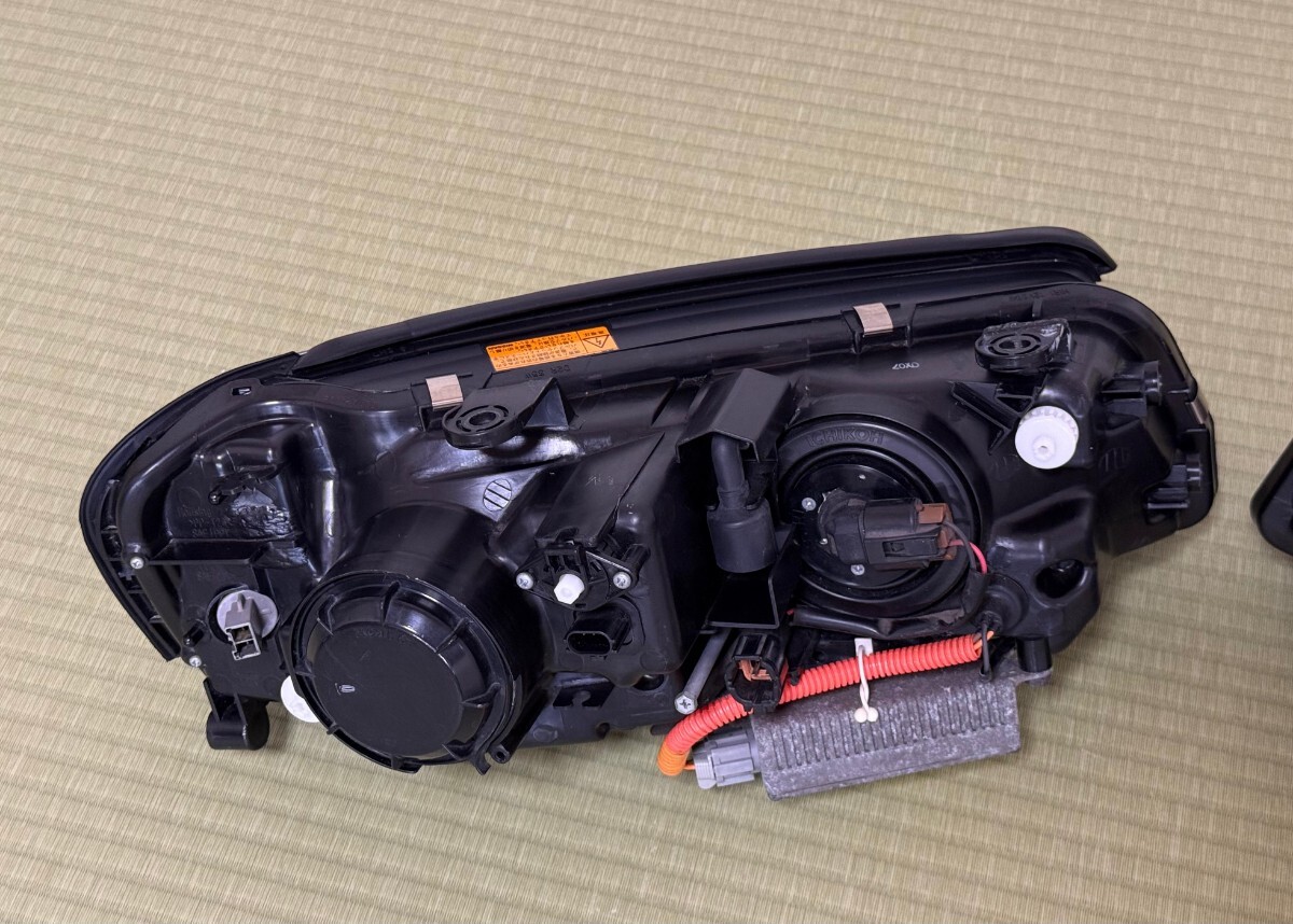 美品 黄ばみ無 NISSAN R34 ER34 HR34 ENR34 BNR34 GT-R GTR 日産 スカイライン 純正 前期 HID ヘッドライト 左右 セット ICHIKOH 1601 ②_画像9