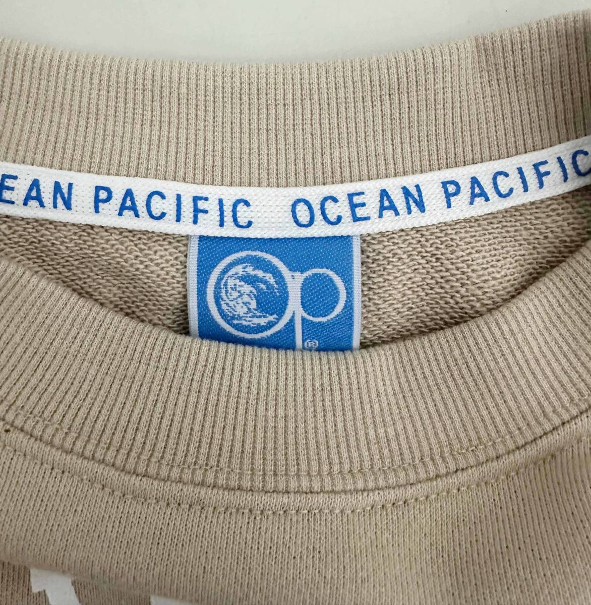 新品 M ★ OCEAN PACIFIC オーシャンパシフィック レディース トレーナー ベージュ スウェット カレッジ ロゴ OP 部屋着 トレーニング_画像5