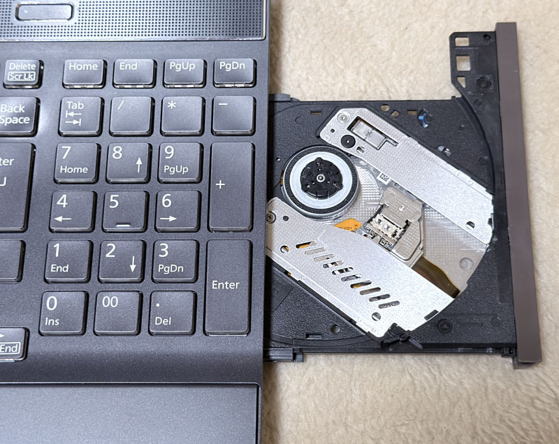 富士通 LIFEBOOK AH53/C2 第8世代 intel Core i7-8550U 美品 【 SSD、バッテリー新品】_画像5