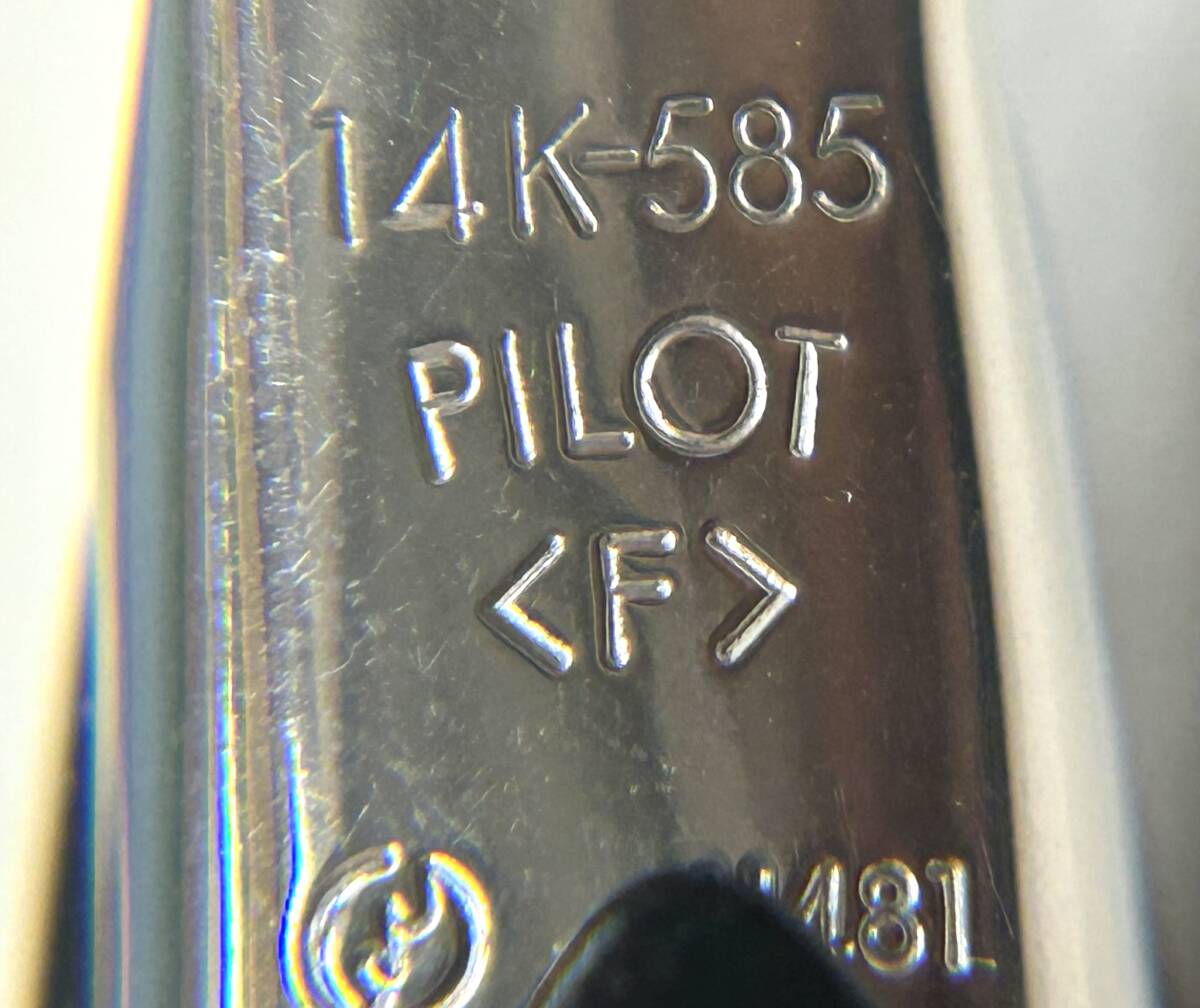万年筆 PILOT Elite エリート 格子柄 ブラックxシルバー ペン先 14K-585 F刻印 筆記用具 文房具 1円~_画像1