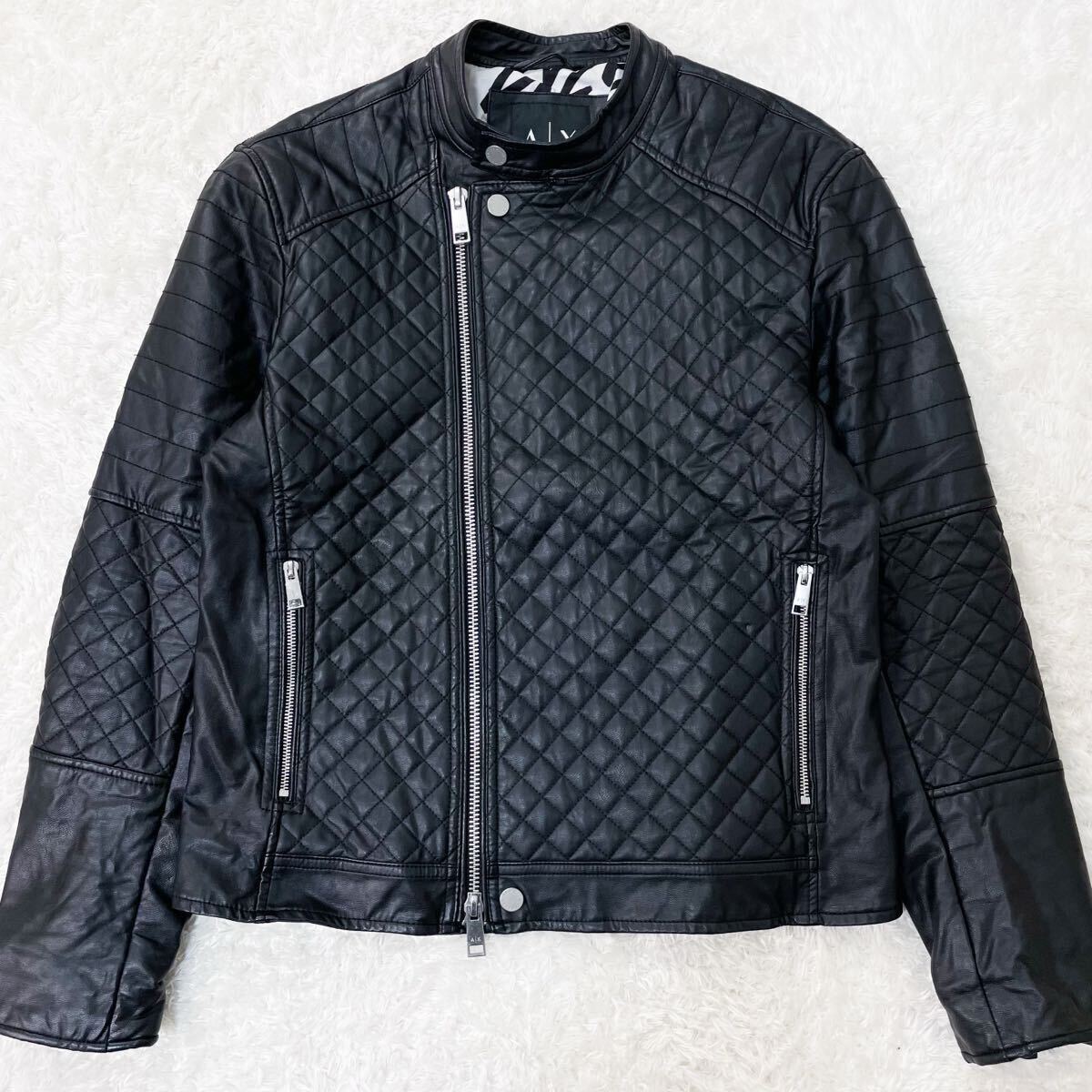 超希少!!lXL相当!!アルマーニエクスチェンジ【ド派手な一着】レザー ライダース ジャケット キルティング 裏地ロゴ柄 黒 ブルゾン ARMANI _画像2