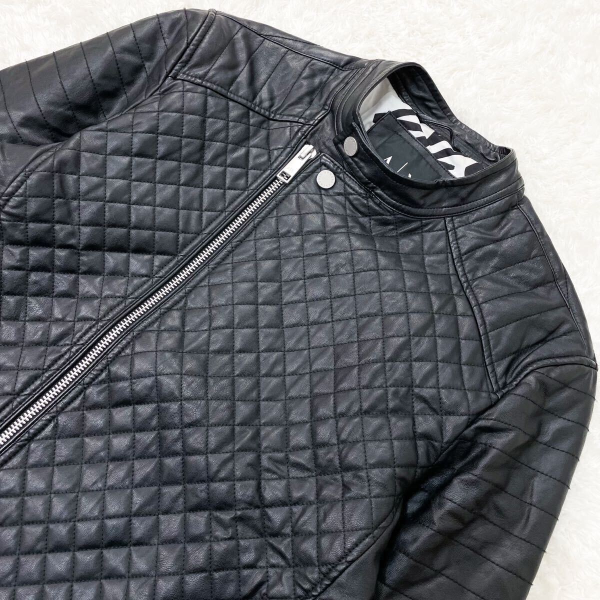超希少!!lXL相当!!アルマーニエクスチェンジ【ド派手な一着】レザー ライダース ジャケット キルティング 裏地ロゴ柄 黒 ブルゾン ARMANI _画像3