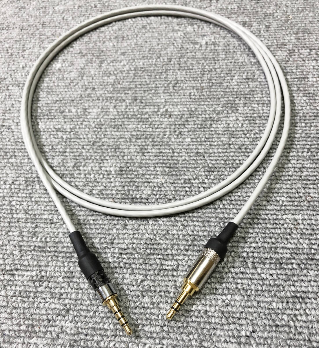 ★自作★ MDR-1A対応ヘッドホンケーブル 3.5mm 3極 ー3.5mm４極　１５０ｃｍ_画像2