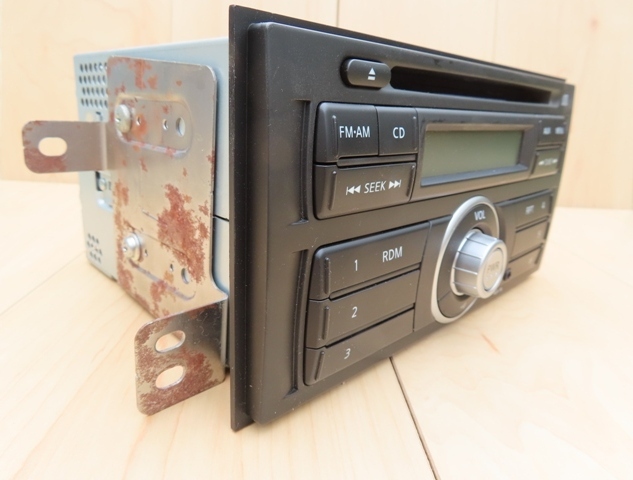 ②日産 純正 カーオーディオ CDプレイヤー 中古 B8185-1FA01 ノート NISSAN _画像5