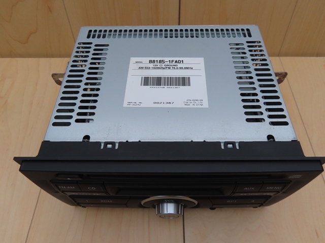 ②日産 純正 カーオーディオ CDプレイヤー 中古 B8185-1FA01 ノート NISSAN _画像2