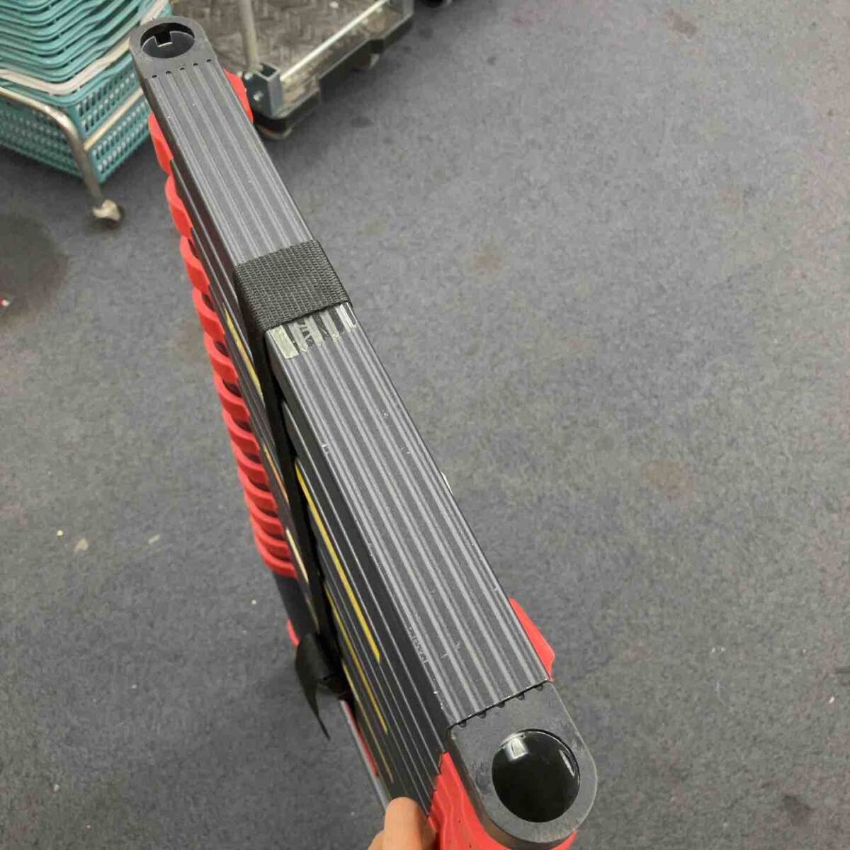 【中古品】アルミス アルミ伸縮はしご 14段 フック付き 4.1m ASH-410BKF 収納袋付き【柏店】_画像5