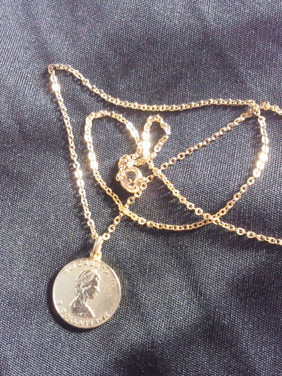 симпатичный! Elizabeth золотая монета способ монета колье *CANADA печать есть диаметр 15mm монета подвеска * Maple leaf! античный ювелирные изделия * бесплатная доставка симпатичный! Elizabeth золотая монета способ монета колье *CANADA печать есть диаметр 15mm монета подвеска * Maple leaf! античный ювелирные изделия * бесплатная доставка