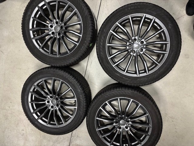 【美品！処分セール！】275/45Ｒ20　スタッドレスタイヤセット_画像1
