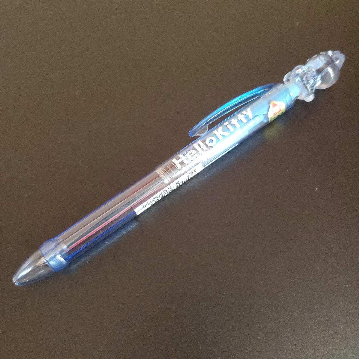 ハローキティ マスコット2色ボールペン(赤・黒)ブルー　三菱鉛筆×サンリオ　未使用(試し書きのみ)　HELLO KITTY　完売レア物　残り僅か_画像1