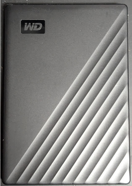 送料込・中古 通電時間：55h WD My Passport ウエスタンデジタル ポータブルHDD 2TB WDBYVG0020BBK USB3.1 Gen1(USB3.0) ブラック J_画像1