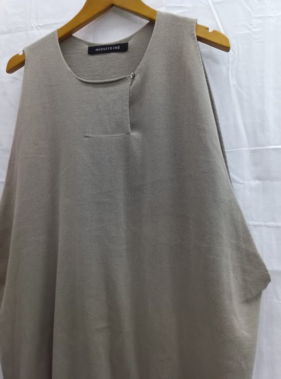 ★mizuiro ind◎ミズイロインド クルーネック コクーン ベスト ベージュ ニット ワイドベスト 参考価格:10,780円_画像2