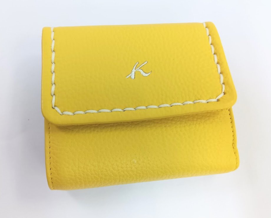 未使用!Kitamura/キタムラ☆レザー・二折財布 イエロー YH0210 40401 参考価格23000円（税込） K刺繍 ステッチ 箱あり 美品【新品】_画像2
