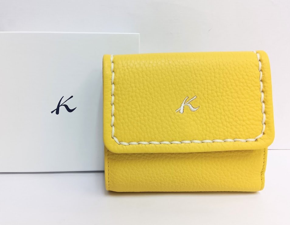未使用!Kitamura/キタムラ☆レザー・二折財布 イエロー YH0210 40401 参考価格23000円（税込） K刺繍 ステッチ 箱あり 美品【新品】_画像1