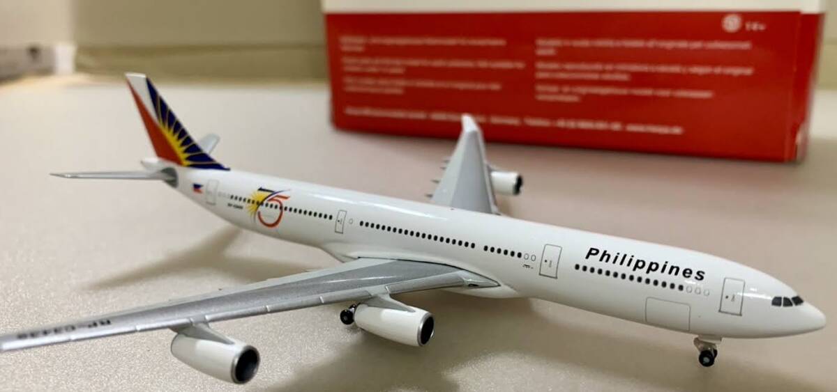 1円~ 1/500 ヘルパウイングス製 フィリピン航空 A340-300 送料全国一律410円 特別塗装 創業75周年 RP-C3439 未使用_画像5