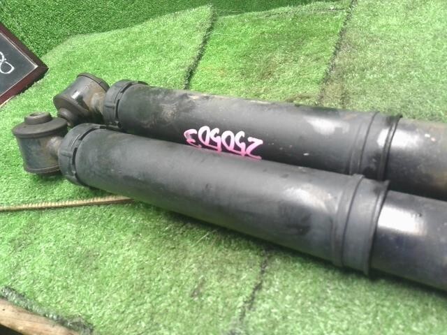 プジョー 208 ABA-A9HN01 リアショックアブソーバー　左右セット 自社品番250503_画像4