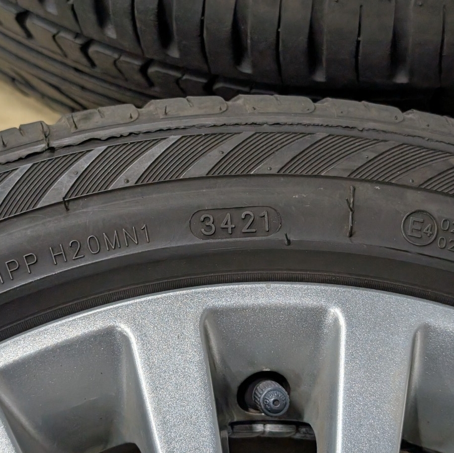 【美品】FIAT フィアット５００ 純正 15インチ アルミホイール 4本 6J X 15 +35 PCD98 4穴 185/55R15 バリ溝 夏タイヤ付き！_画像7