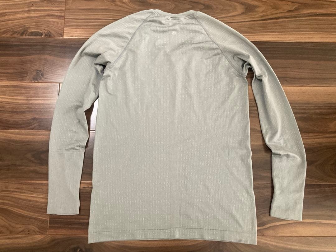 ルルレモン lululemon Swiftly Tech Long Sleeve 2.0 サイズ10 超美品☆ ロングスリーブ 長袖Ｔシャツ_画像2