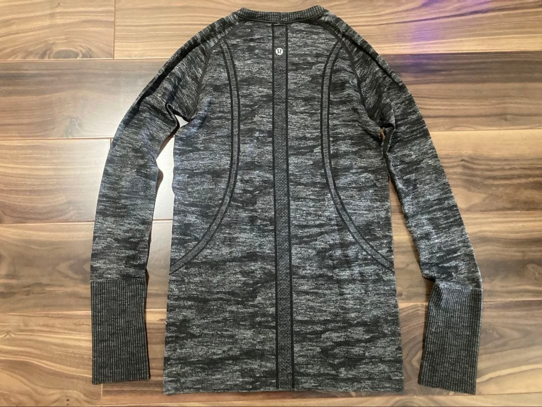 ルルレモン lululemon Swiftly Tech Long Sleeve Crew サイズ6 超美品☆※説明ご参照 長袖Ｔシャツ ロングスリーブ_画像2