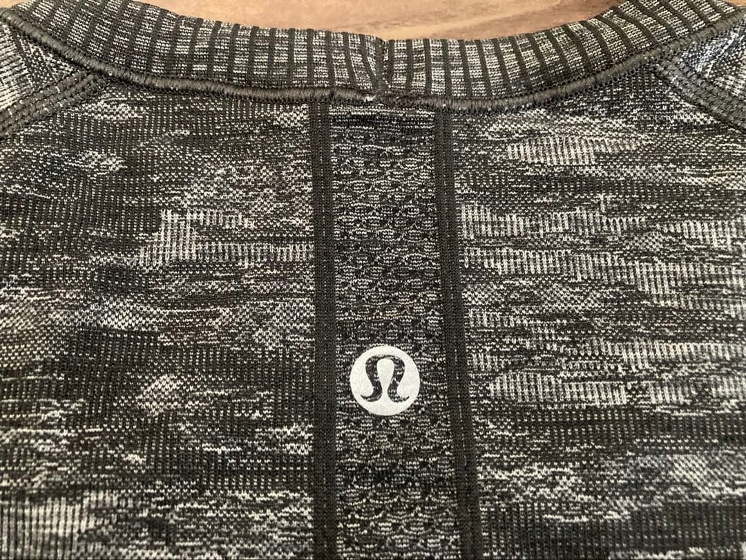 ルルレモン lululemon Swiftly Tech Long Sleeve Crew サイズ6 超美品☆※説明ご参照 長袖Ｔシャツ ロングスリーブ_画像3