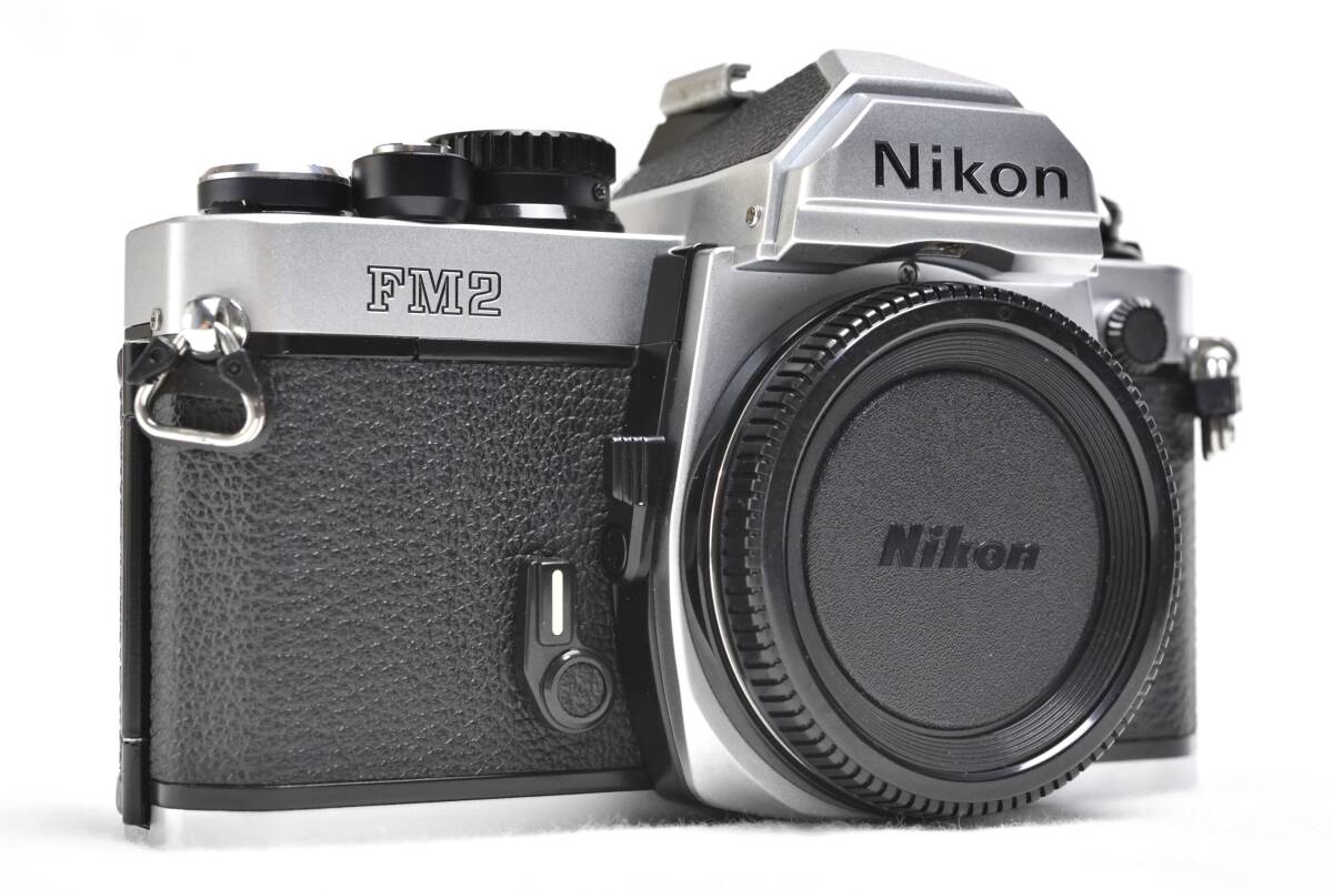 【美品】Nikon ニコン New FM2 シルバー 前期型＋データバックMF-16　清掃・整備済み　電池付きでこのまま使える使用感少ない中古美品_画像2