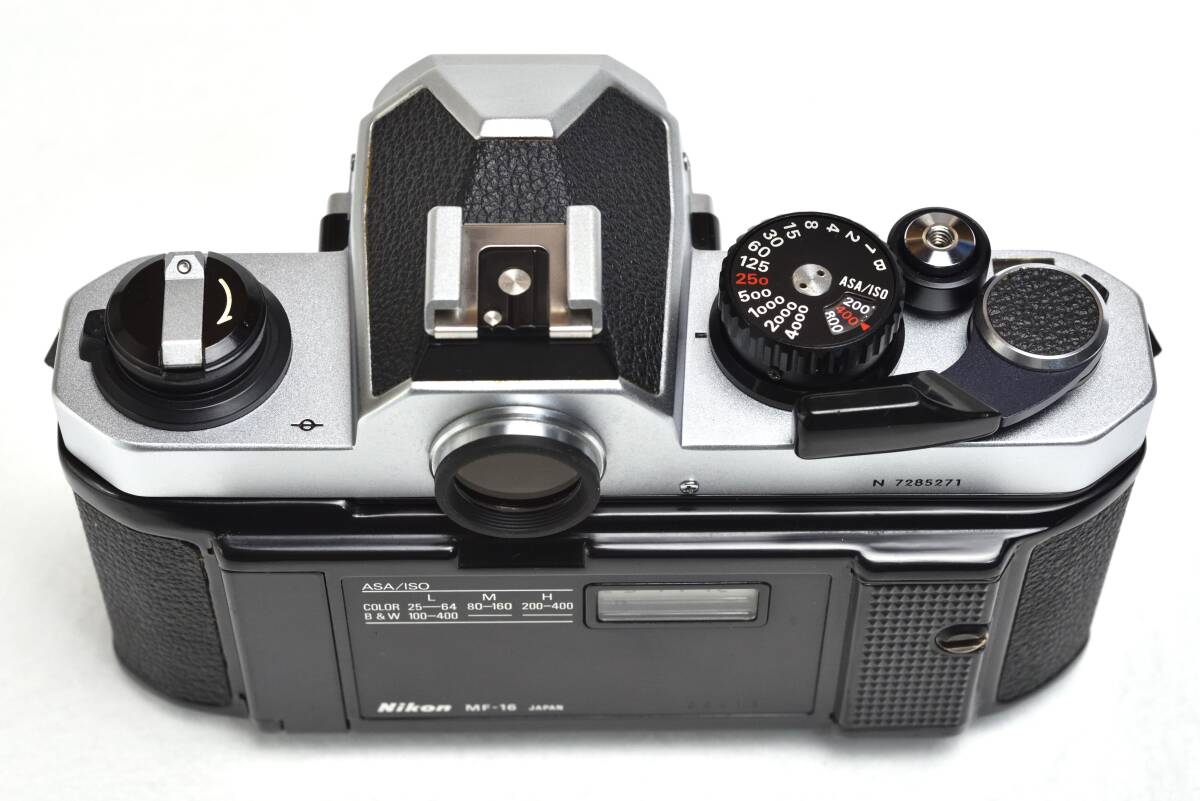 【美品】Nikon ニコン New FM2 シルバー 前期型＋データバックMF-16　清掃・整備済み　電池付きでこのまま使える使用感少ない中古美品_画像4
