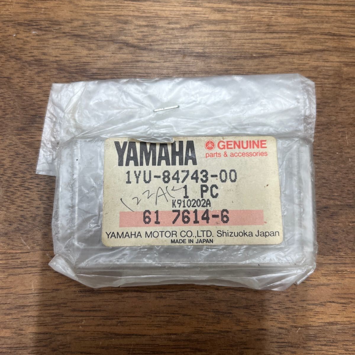 MB-576★クリックポスト(全国一律送料185円) YAMAHA ヤマハ 純正品 ナンバー灯レンズ 1YU-84743-00 ジョグ等 新品 バイク部品 G-4/③_画像1