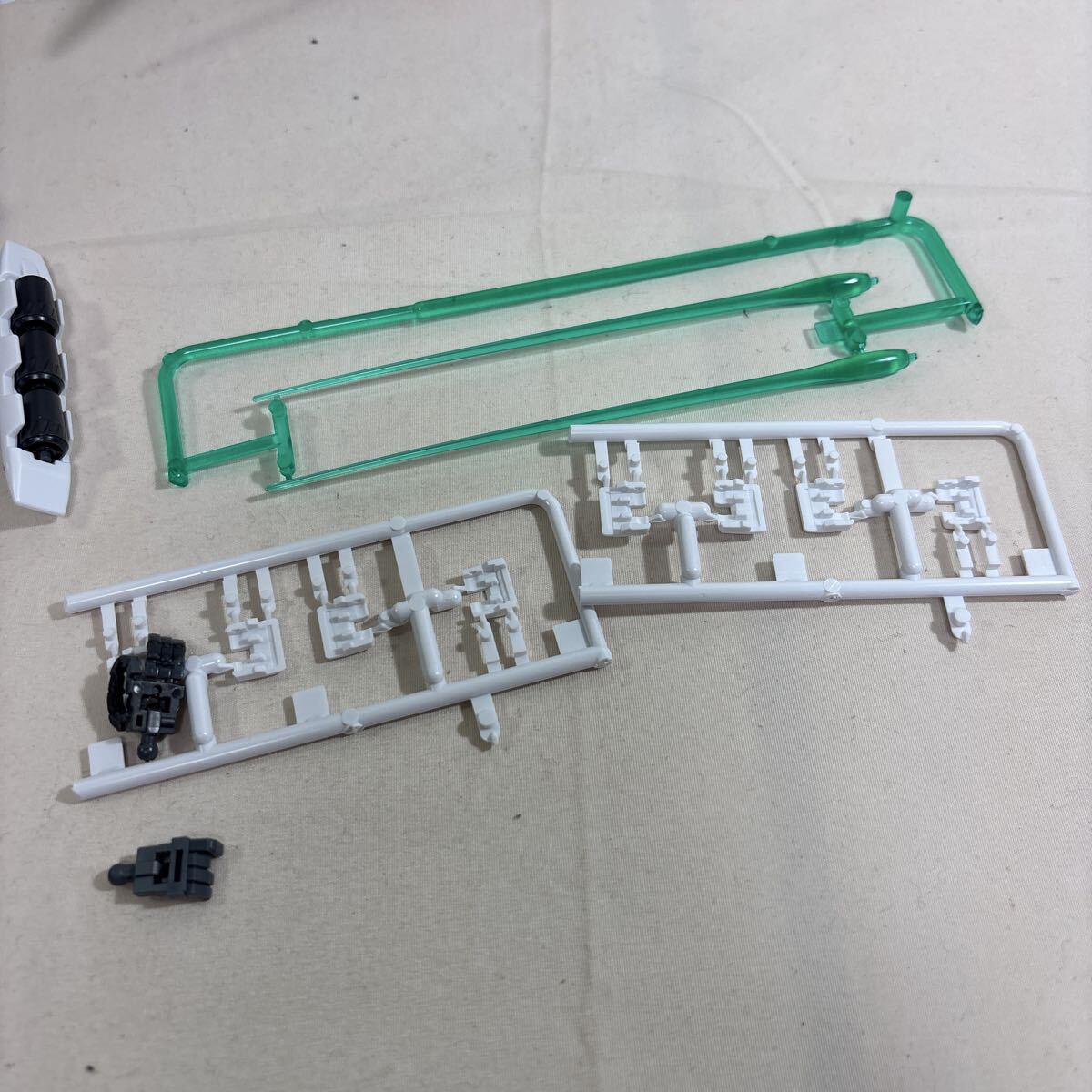 ガンプラジャンク　RG1/144 ウイングガンダムEW 組済 塗装あり　パーツ取り　_画像7