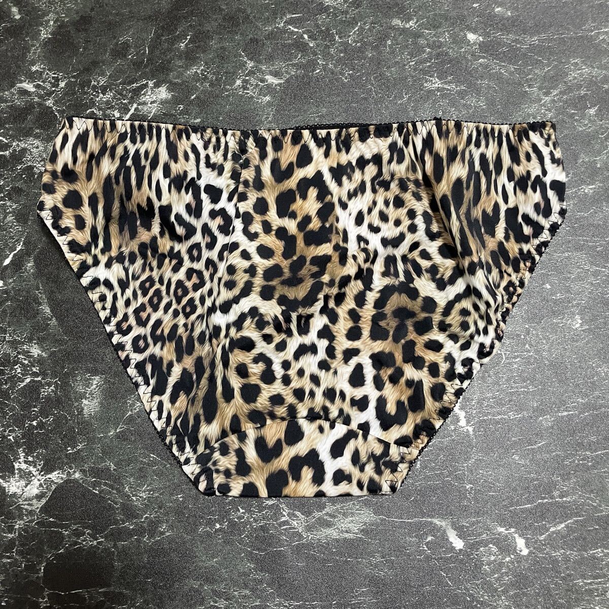 Mサイズ　　エメフィール aimerfeel ショーツ　下着　パンツ　ヒョウ柄　サイドレースアップ　レース　　ワコール_画像2