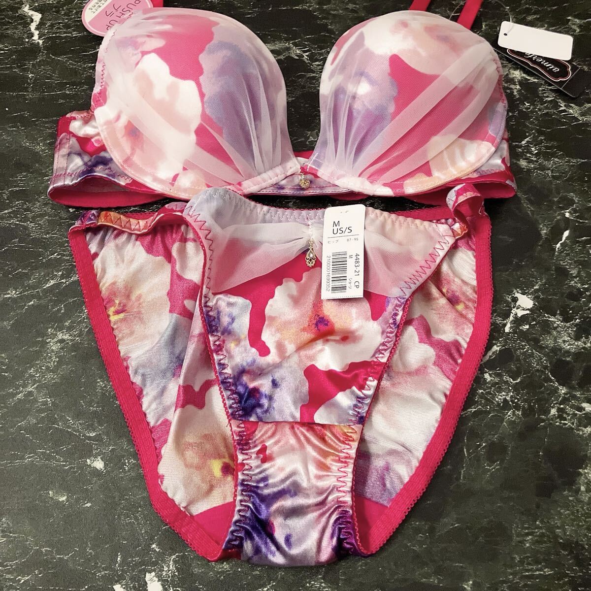 エメフィール aimerfeel ブラショーツ ショーツセット C70 M サテン　ピンク　花柄_画像1