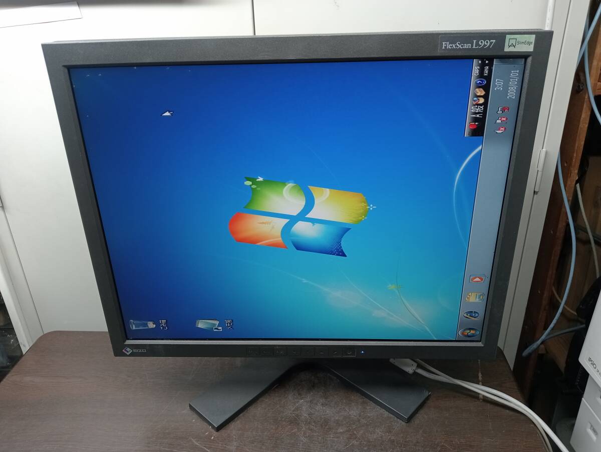 【YMT1002】希少★EIZO ナナオ FlexScan L997 液晶モニター 21.3inch/1600x1200/VGA/DVI　横に向いたままです★中古_画像1