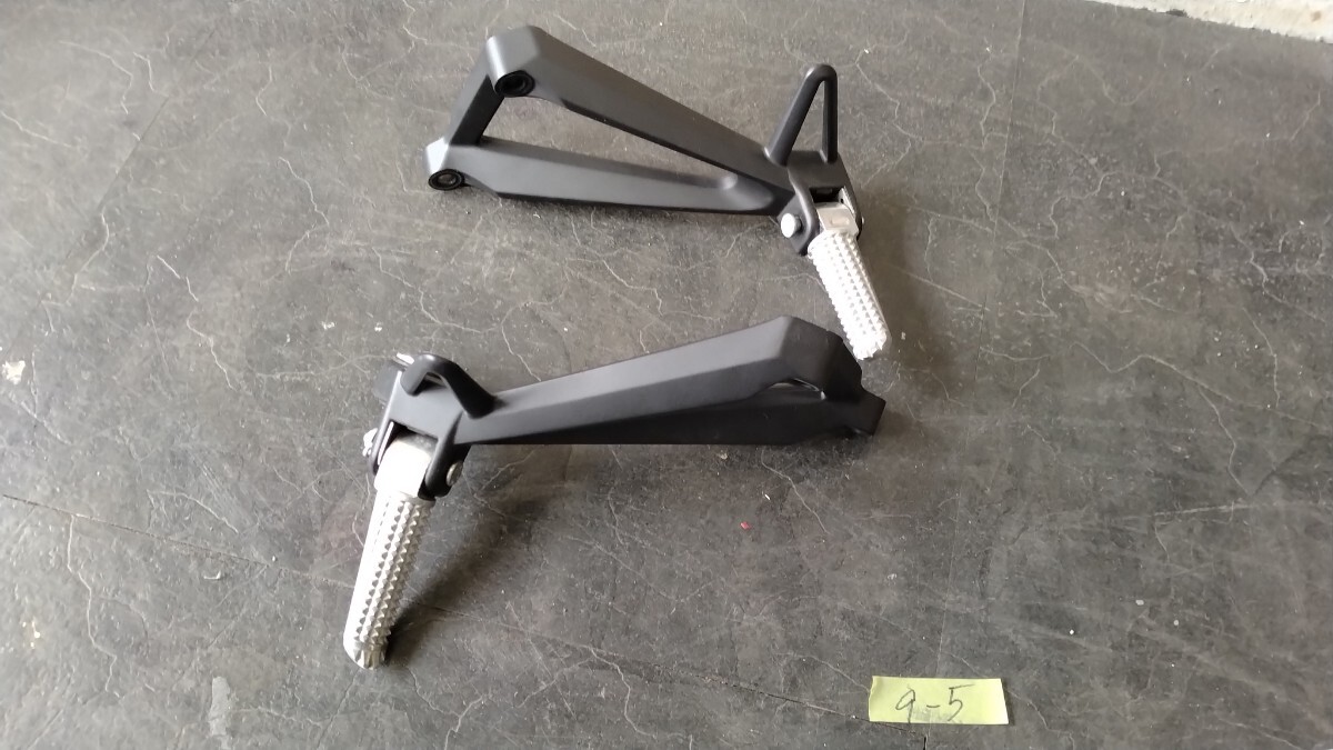 ヤマハ　YZF−R25　RG95J　 タンデムステップ 左右_画像3