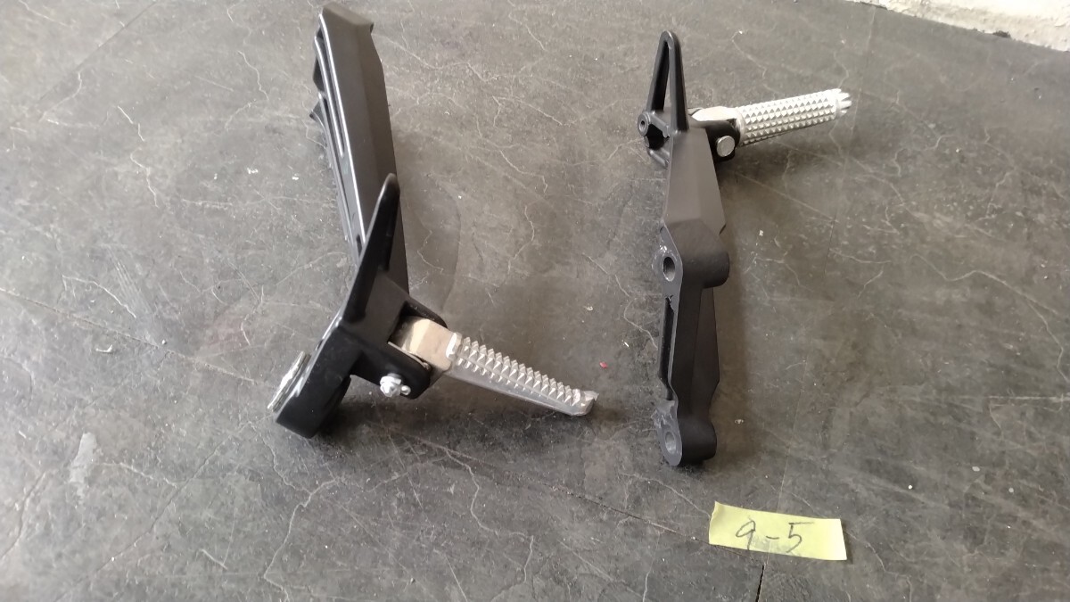 ヤマハ　YZF−R25　RG95J　 タンデムステップ 左右_画像4